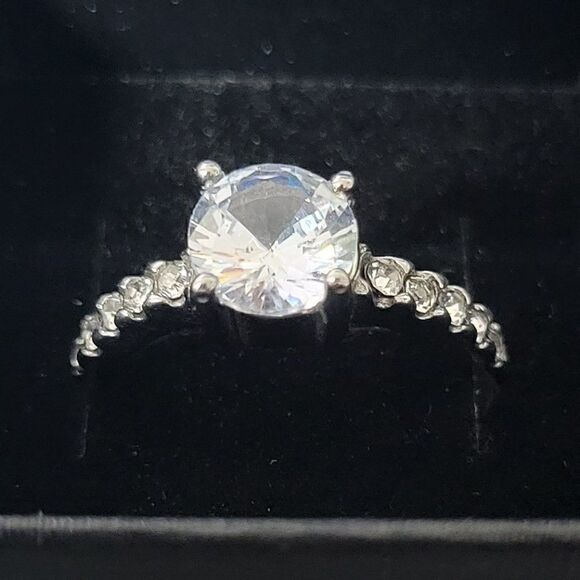 Women's Solitaire Gem Band Promise Ring Paved Band - Promise ring For Girls - Picture 9 of 9